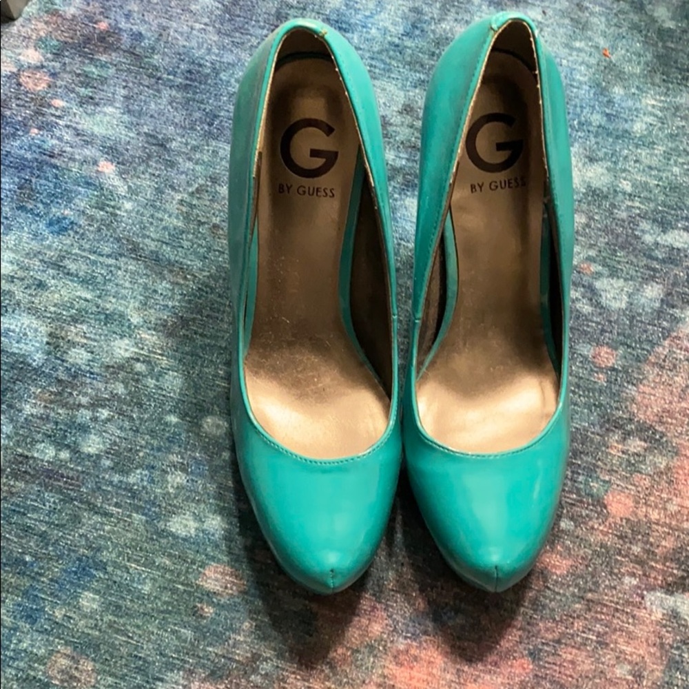 Aqua Guess Pumps
